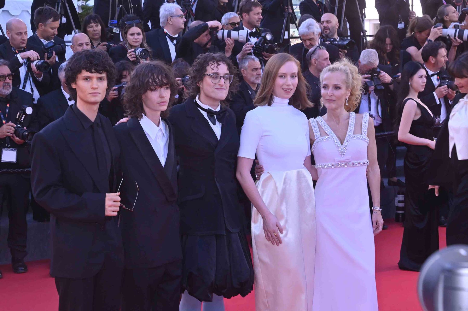 Red Carpet Voilà l'arrivée de Hannah Einbinder, Jane Schoenbrun, Jack Haven and Arthur Conti Hannah Einbinder etGillian Anderson s