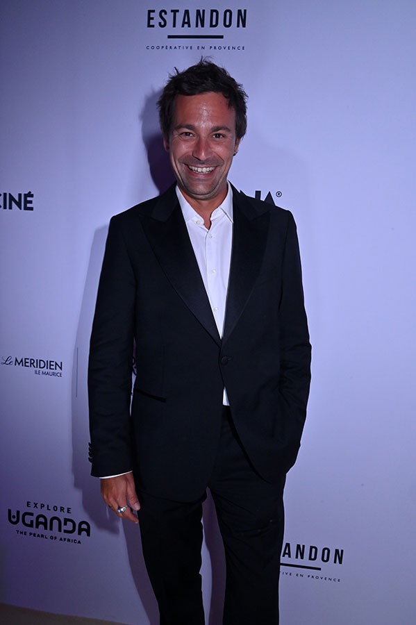 Akili Party Bertrand Chameroy pose au photocall