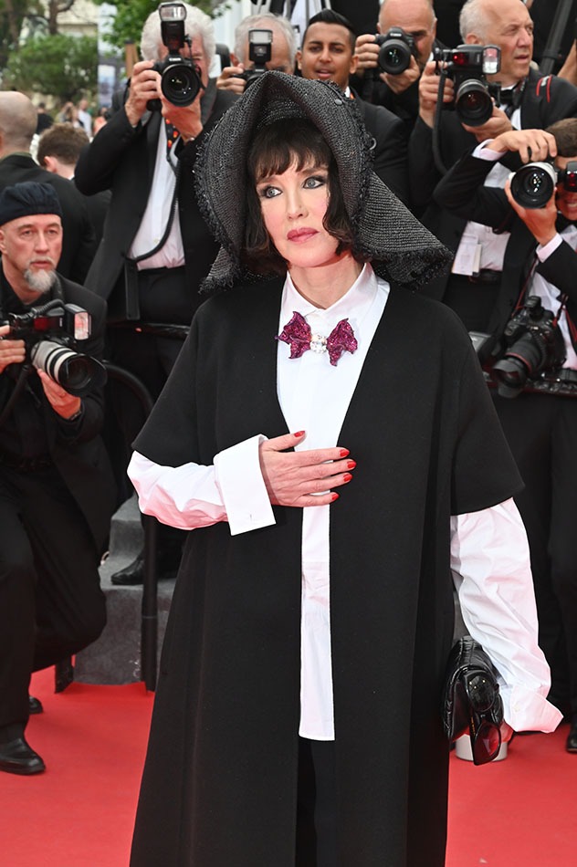 Non ce n'est pas "Benedetta" mais Adjni dans "La Religieuse2" le prochain Jacques Rivette en Black and White