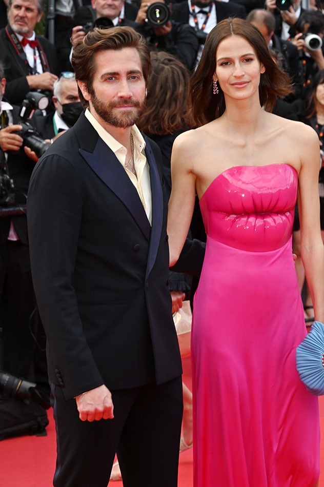 Jake Gyllenhaal est venu avec sa copine Jeanne Cadieu en chouette robe Kiss Kitch fushsia !!