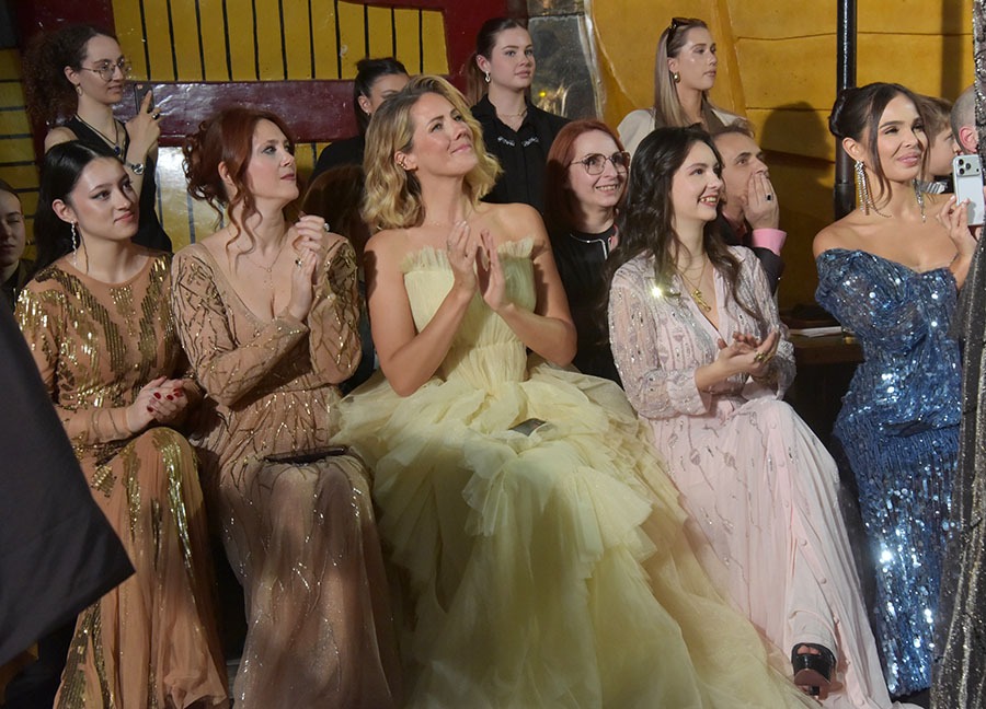 Le magnifique show est fortement applaudi par Lili Lou, Sandra Lou, Sandy Heribert, Allegra De Clermont Tonnerre and Miss Venezuela Alessandra Guillen !