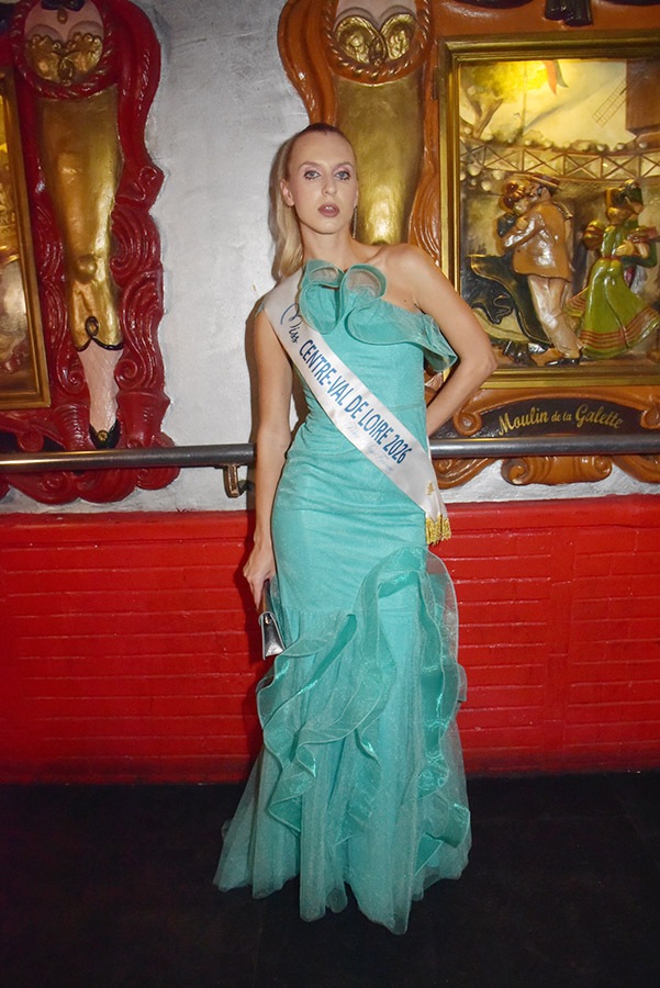 Justine Bourrelier est Miss Centre Val De Loire c'est écrit dessus !!