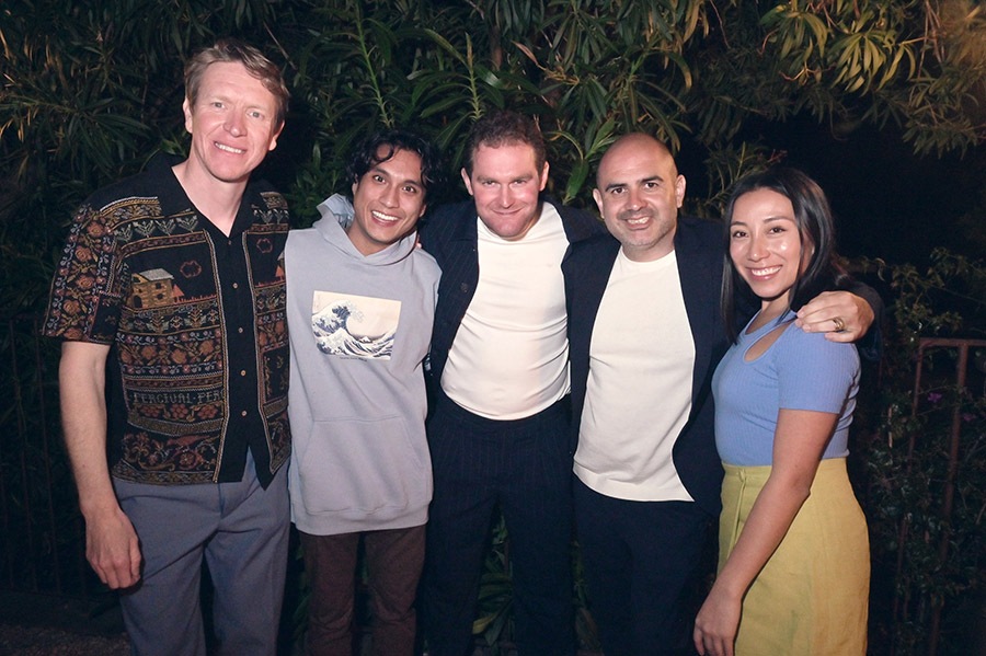 Voilà Le team de "Settler" Les acteurs Sam Spruell, Camilo Arancibia, Mark Stanley, le réalisateur Felipe Galvez et l'actriceMishell Guañ