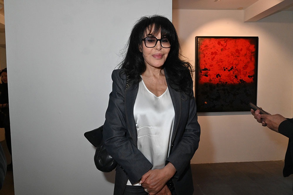 Oui Yamina a adoré "Le Rouge et le Noir" des peintres collectifs Dan Hoo , Laurence Graffensttaden et DJ Stendahl)