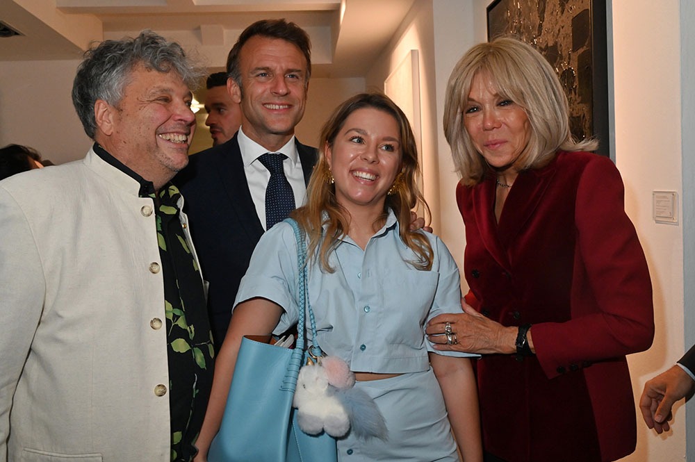 Les Florentin Jean Christophe et Charlotte pas peu fiers de faire le buzz sur Facebook et Insta avec le couple Presidentiel