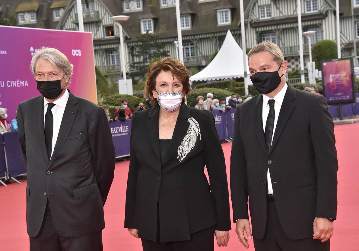 Mme La ministre de la Culture Roselyne Bachelot entre Philippe Augier et Bruno Barde, comme elle avait commandé une tonne de masque et en fait profiter tout Deauville