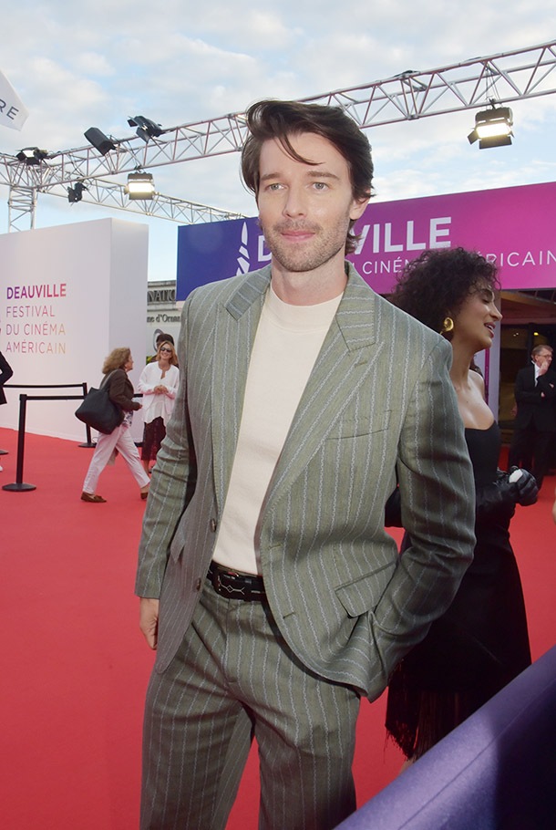 Bunker: Patrick Schwarzy arrive les mains dans les poches Mais repartira avec un risining Star award !!
