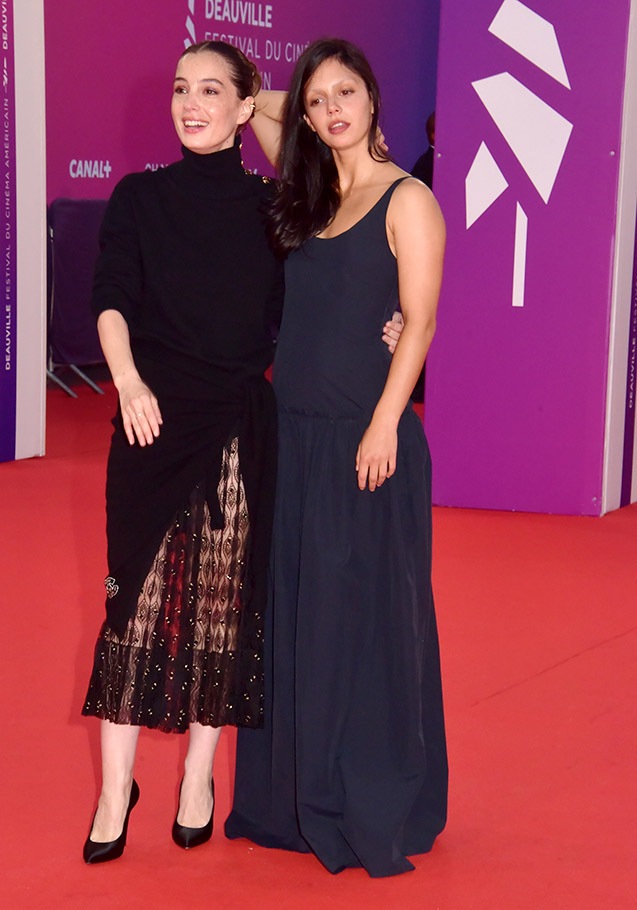 Manon Clavel et Noée Abita poupoupidoutent