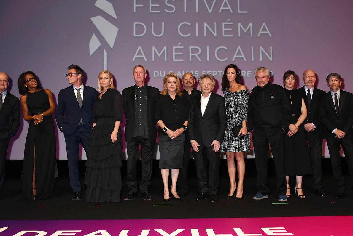 Voilà une panoramique des membres du jurydu Deauville American Film Festival et autres aficionados au complet et au garde à vous !