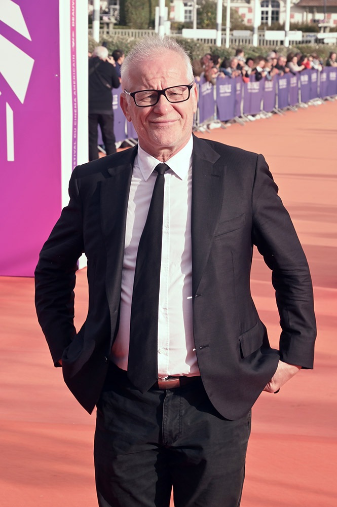 Thierry Fremaux manne in black sur le pink carpette