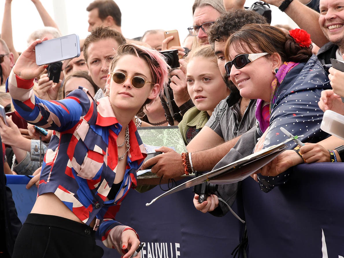 Kristen Stewart excelle  en fifille à selfies
