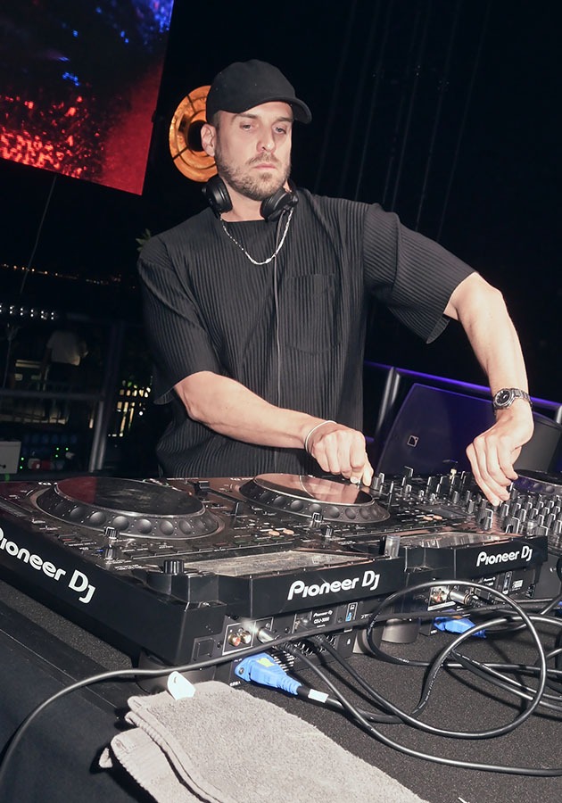 Le DJ Feder n'a pas son pareil pour twister les sons