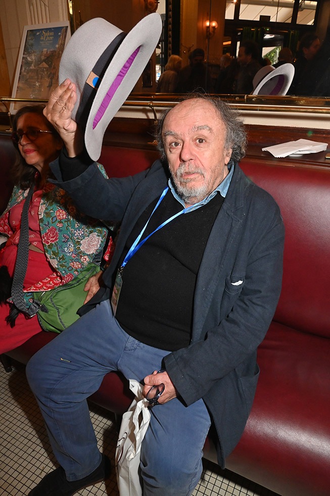 Au deux Magots pendant le cocktail Jean Michel Ribes en mode gus à gibus