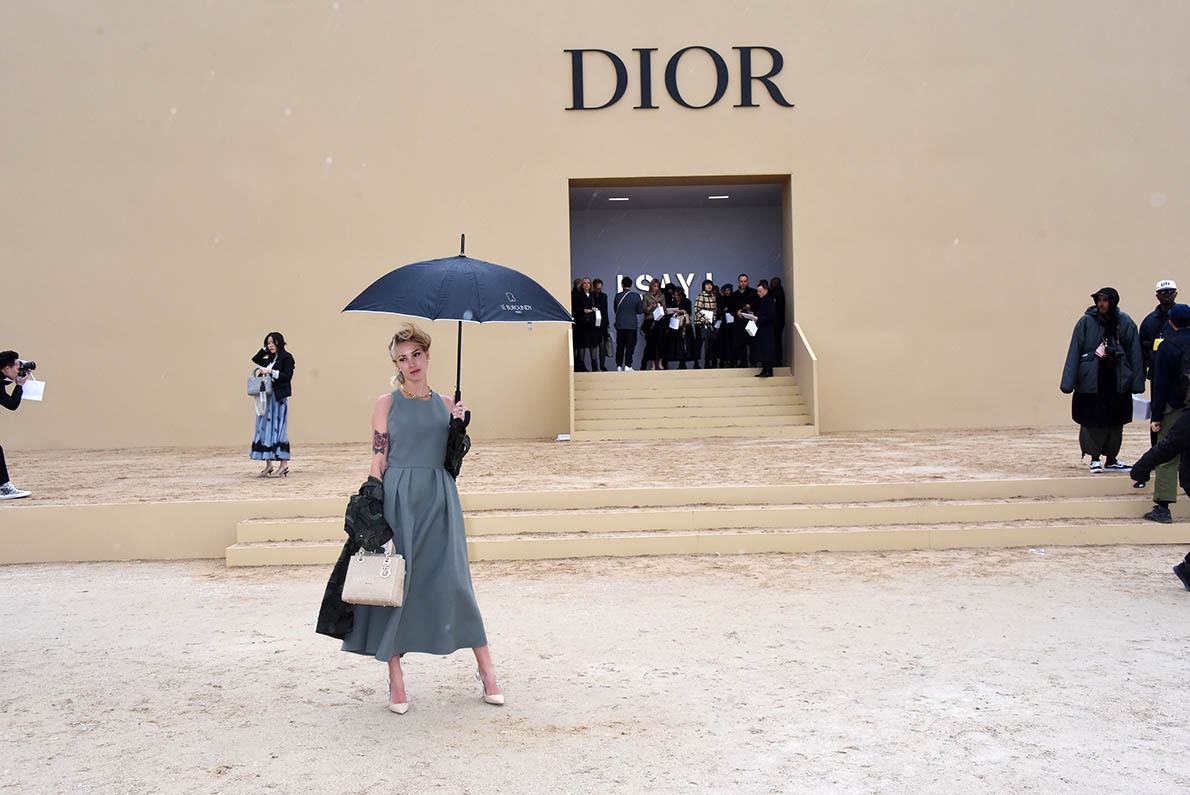 Singing in the rain Il grêle sur Dior: Jadore