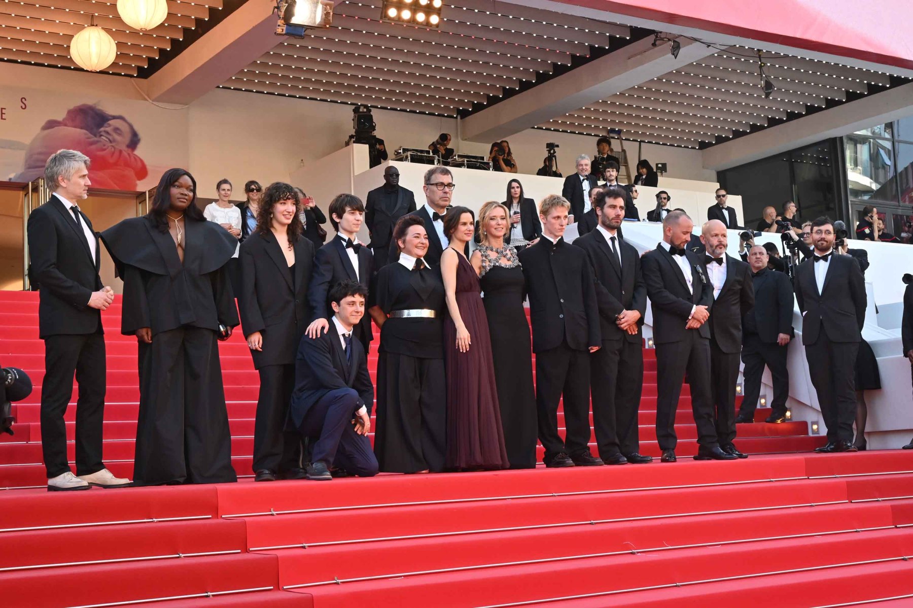 L'Equipe presque complète de Dossier 137 Mathilde Riu, Stanislas Merhar, Guslagie Malanda, Côme Peronnet, Solàn Machado-Graner, Sandra Colombo, Dominik Moll, Mathilde Roehrich, Léa Drucker, Jonathan Turnbull, Gilles Marchand, Theo Costa - Marini and Valentin Campagne