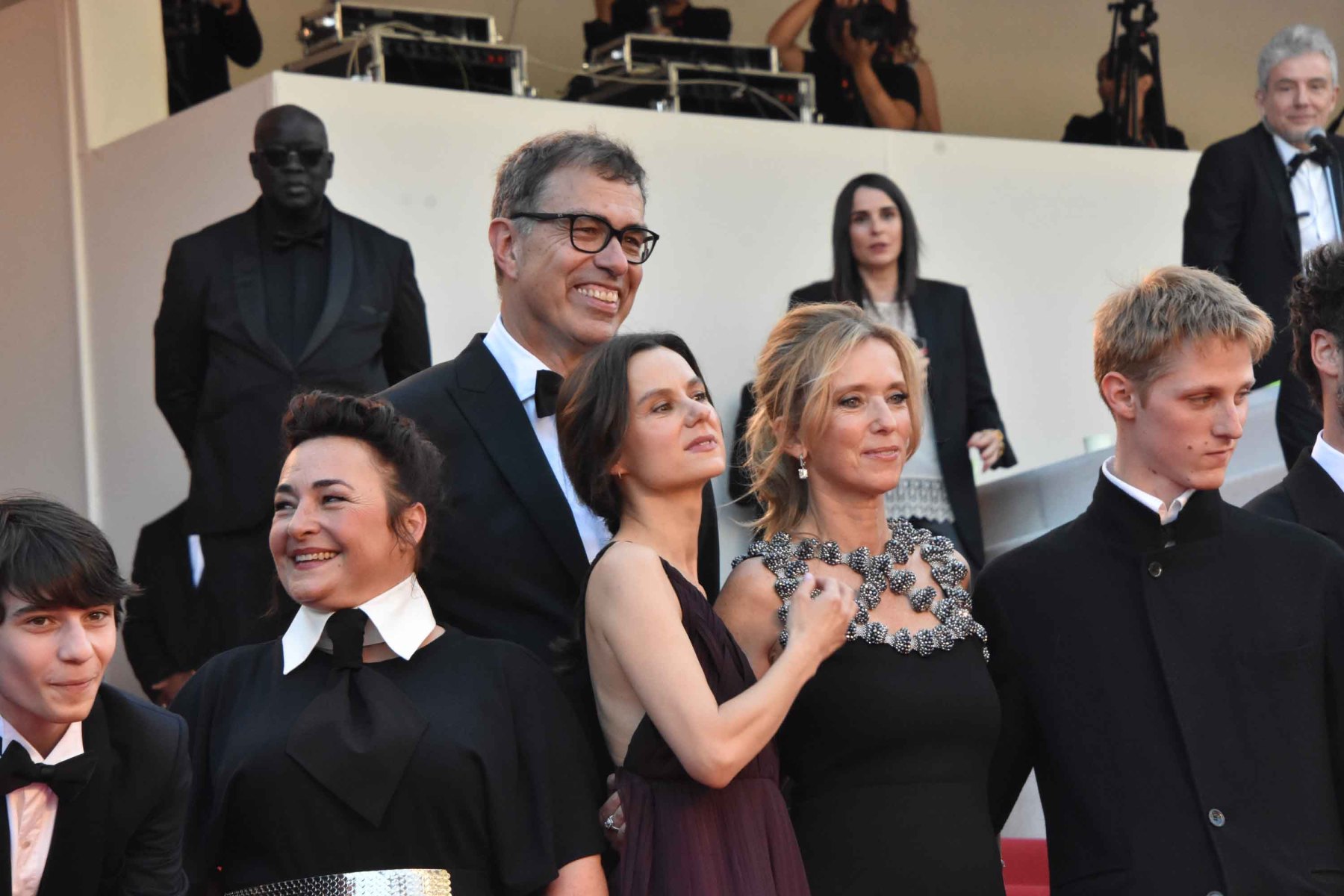Dominik sourit pas que Mollement avec ses actrices Sandra Colombo, Mathilde Roehrich, Léa Drucker et autres acteurs