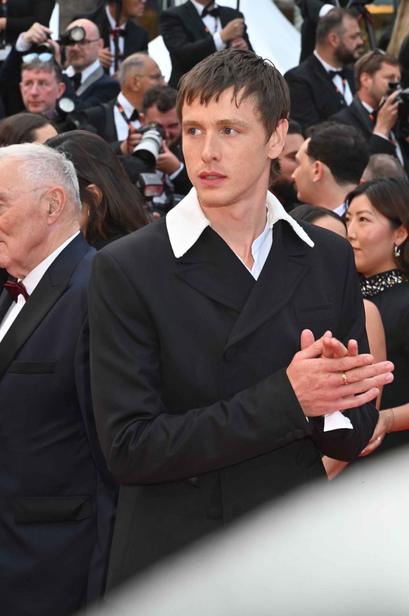 Ce beau gosse c'est Harris Dickinson!