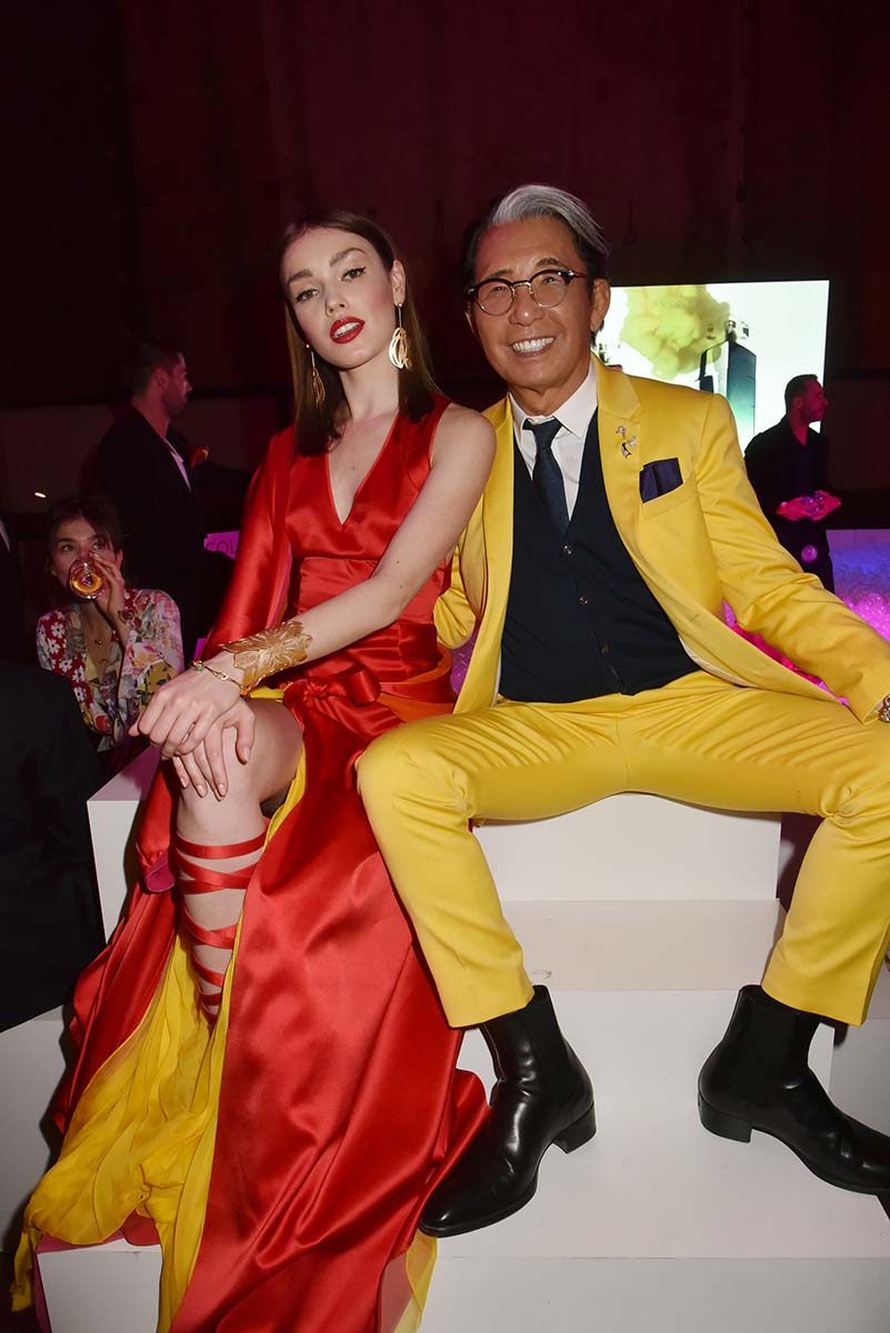 Krysia Ziolek En fraise Tagada sur le gateau avec Kenzo Takada en tellow