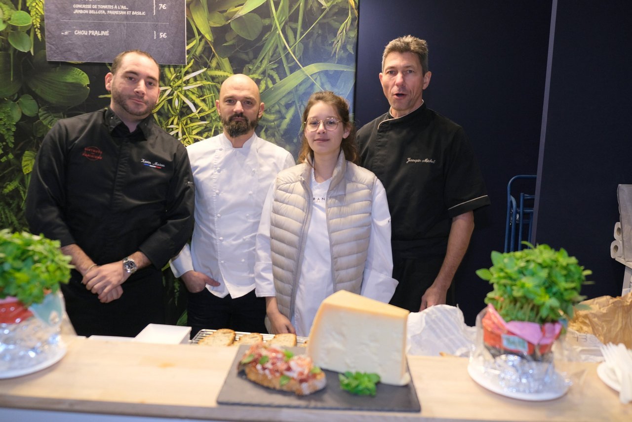 Tous les chefs du festival sont entourés d éléves de Ferrandi