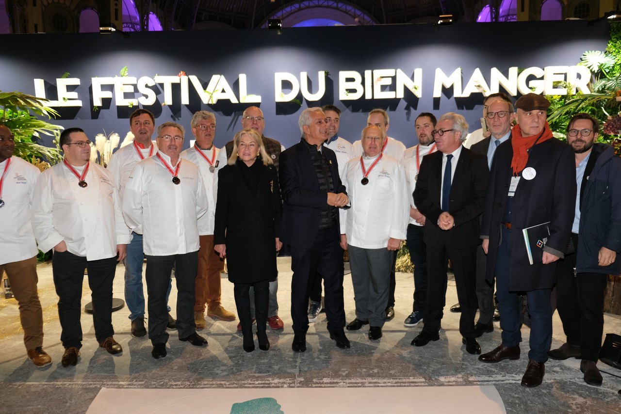 Stephane Layani acceuille la Senatrice  Catherine Dumas avec les chefs du Festival