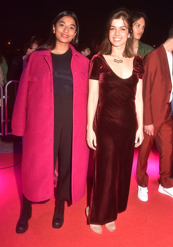 Les jeunes actrices Kathy Packianathan et Anaïs Parello nous rejouent « Le Rose et le Bordeaux » Le Nouveau Stendahl !!