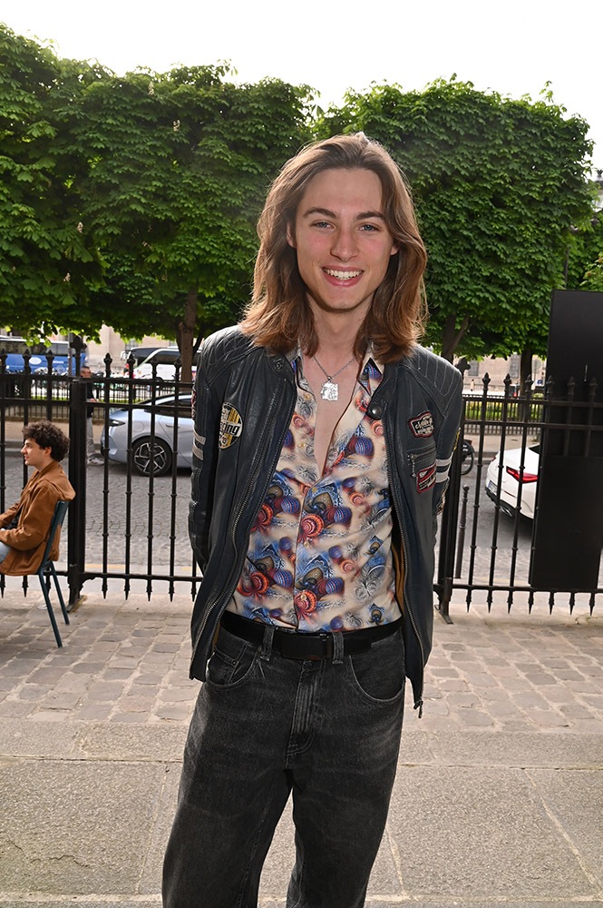 FIJA au Quartier Jeunes: Le jeune acteur Axel Guichard recherche un role de Baba cool dans un remake de "Hair"