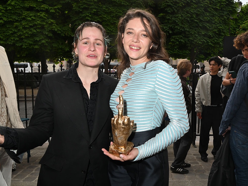 FIJA au Quartier Jeunes: Rahim Redcar (ex Christine and the Queens) et Zoe Adjani se partage Le doigt d'hnneur