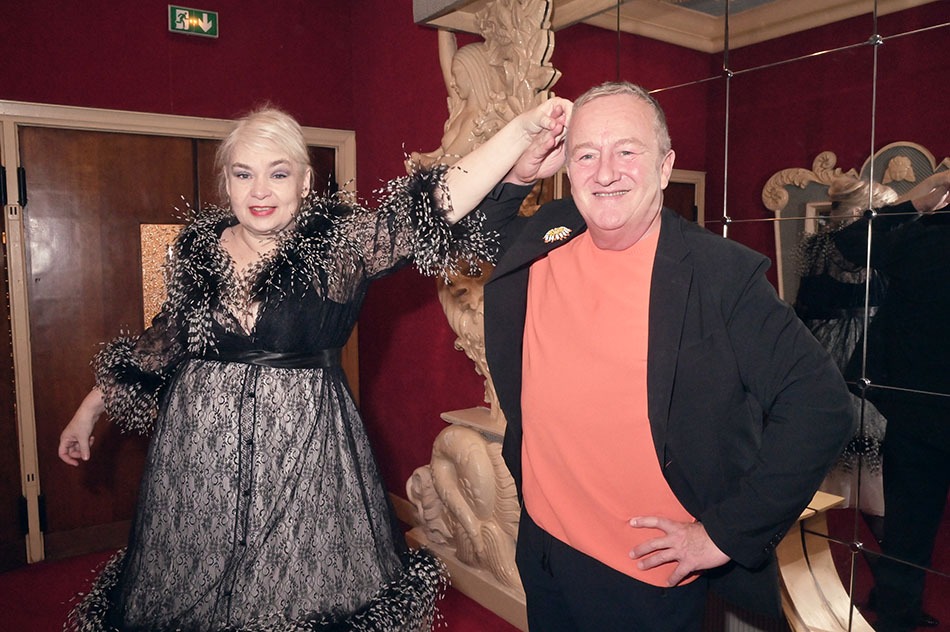Marthe Lagache connue dans les eighties pour la pub "Gratounette" a rencontré Olivier Guillemin au Cours Bercot elle a porté sa robe requine "Les Dents de la Mer"