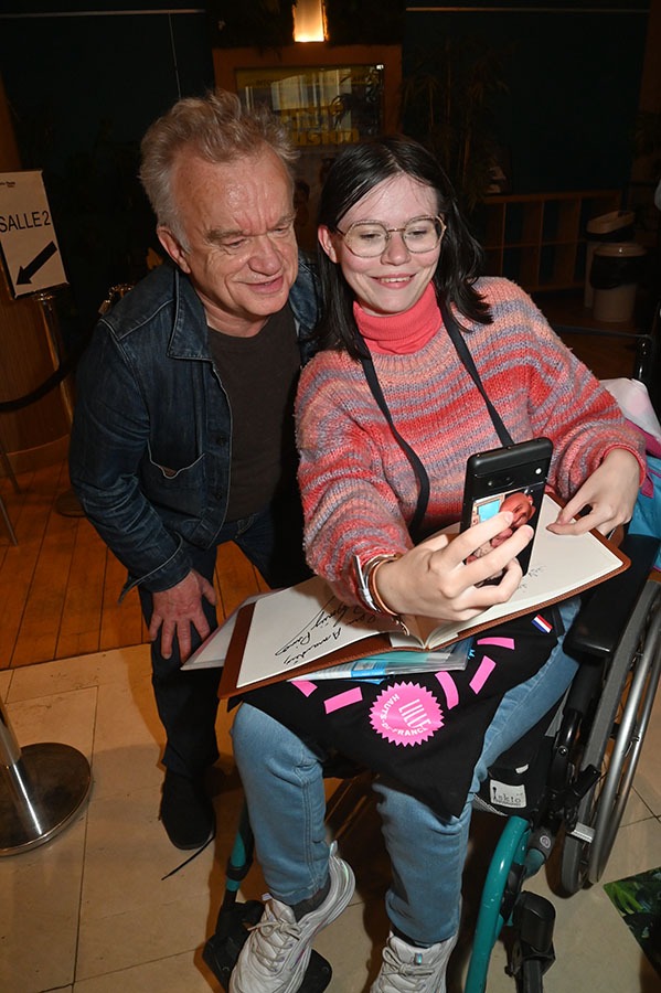 Dominique Pinon fait le bonheur d'une de ses fans