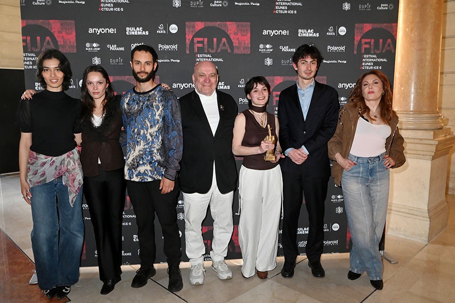 Photo de Classe à la finale FIJA : Actrices Esther Rollande, Lola Le Lann, le réalisateur Mehdi Meskar, acteur Jean-Christotors Thphe Bouvet, Fle IJA 2026 Best actrice Aminthe Audiard, Theo Fernandez et Anne Elisabeth Blateau