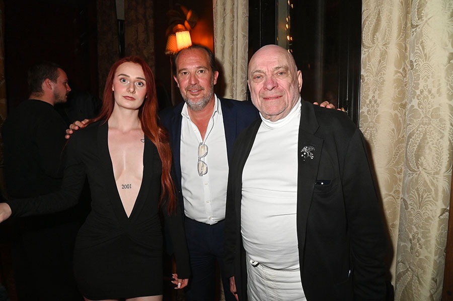 Le Festival a terminé chez Victoria ex L'Arc tenu jadis par Tony Gomezvoilà une hotesse, le boss Stephane Jourdin du Moma Group est ravi d’accueillir Jean-Christophe Bouvet et les FIJAs