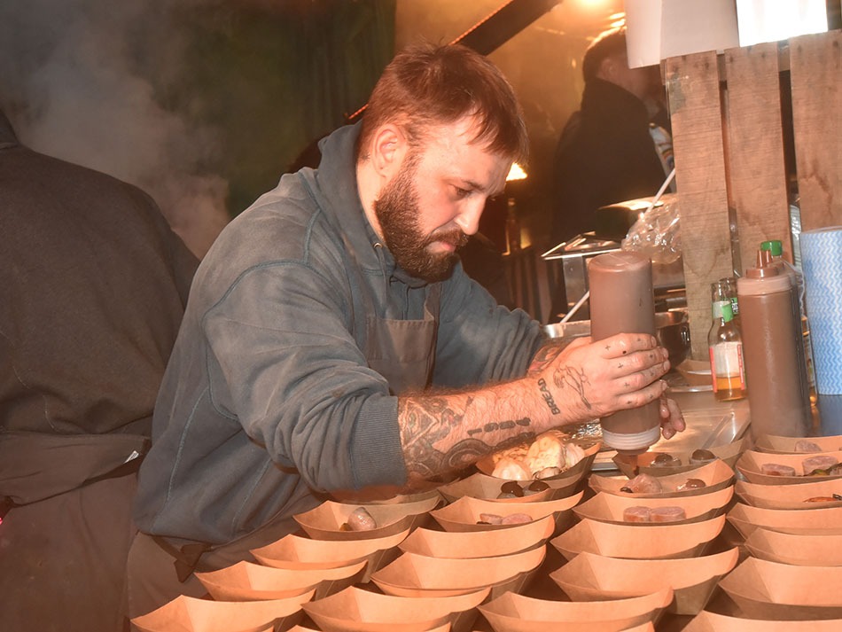 "My kingdom for a sausage" !! Daniel Morgan de chez Robert les fignole amoureusement !