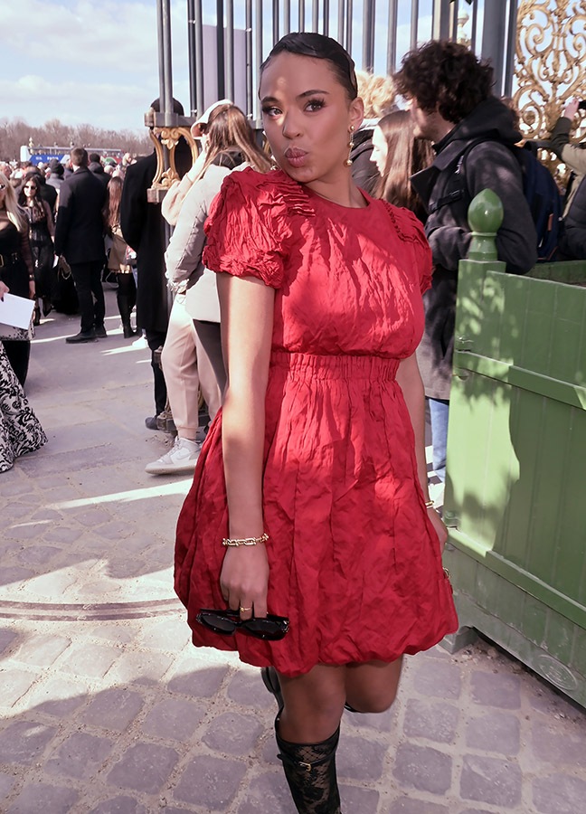Paola Locatelli poupoule pidoute en rouge chez Dior