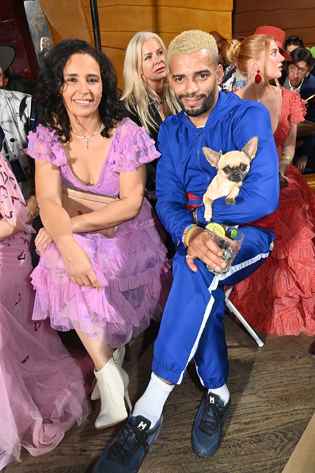 Aida Touihri cohabite le front row avec Brahim Zaibat et son toutou Mavy