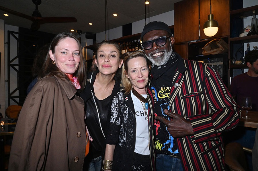 Polygame: Ericq Ebouaney et les femmes de sa vie Katherine De Freycinet, Jovanka Sopalovic et Gabrielle Lazure,