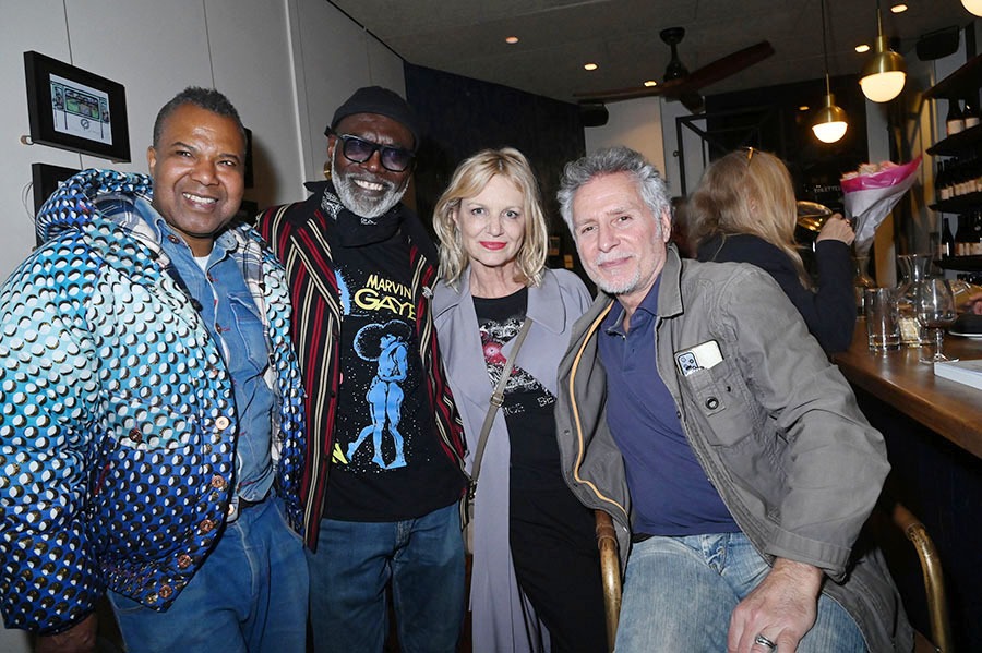 Fabienne Babe bien babysittée par Xuly Bet, Ericq Ebouaney et Laurent Olmedo