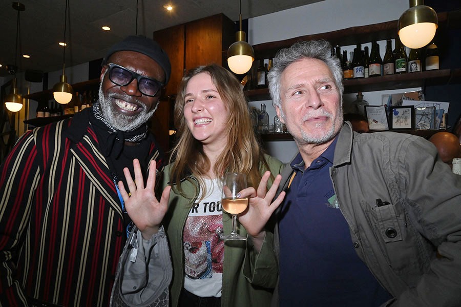 Mariia KO sandwiche entre Ericq Ebouaney et Laurent Olmedo