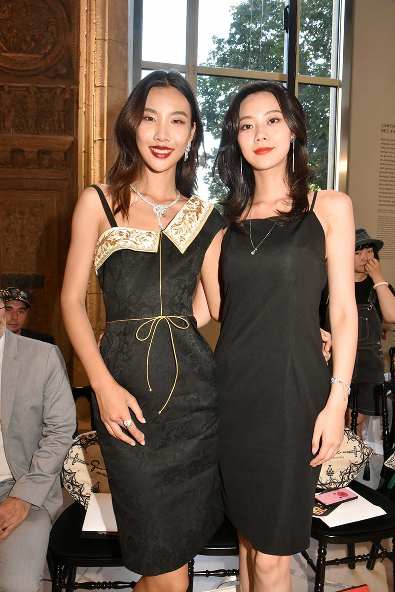 Yitian Chu and Zi Qi Zhang sont chinese et presque siamese models