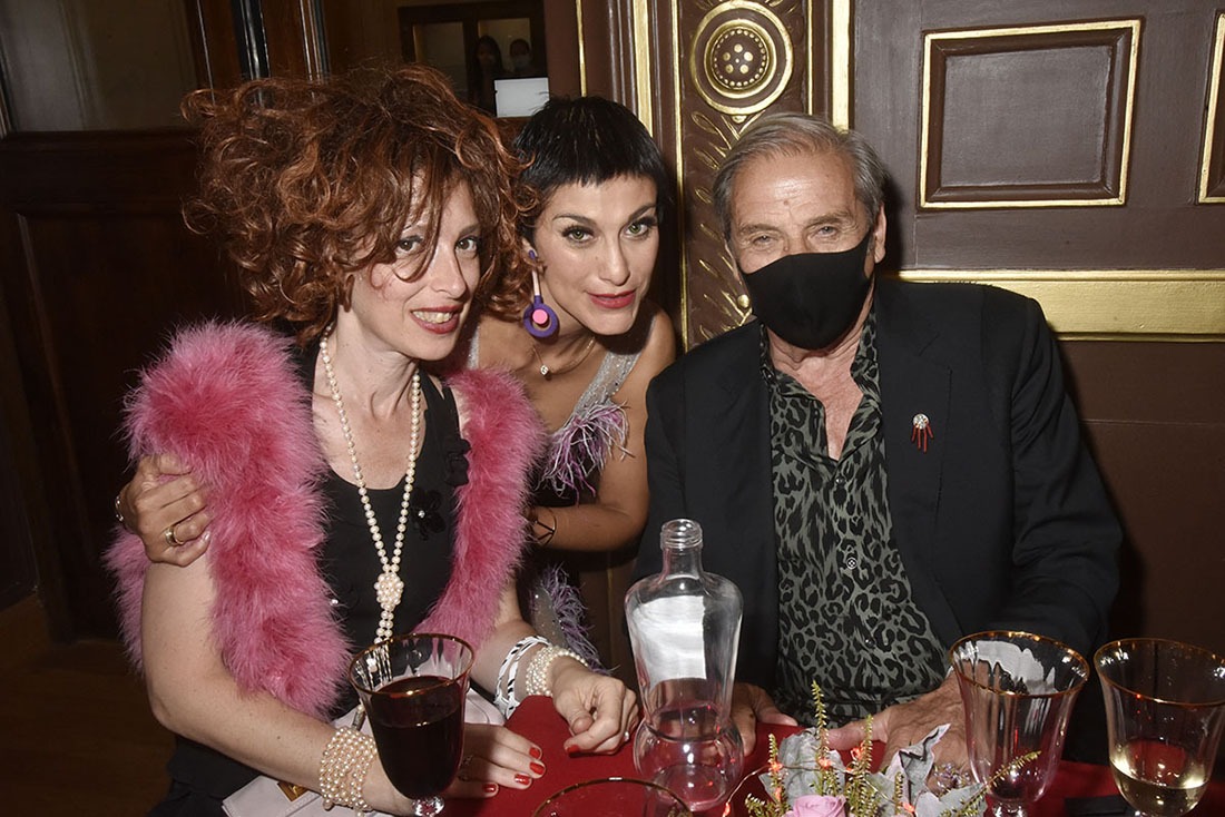 Abigail Lopez Cruz squatte Lydia Goldberg et Alain Benoist la bande a Façade