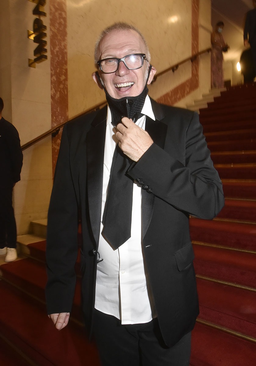 Jean Paul Gaultier invente le maskravate !