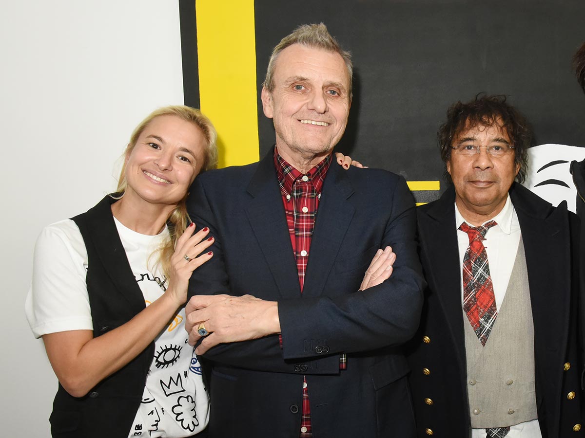 Magda Danysz adore La vie et L oeuvre de JCDC et la cravate de Laurent Voulzy taillee dans la chemise de JCDC
