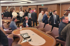 Sur 5 niveaux des tables de jeux pour les amateurs de Poker