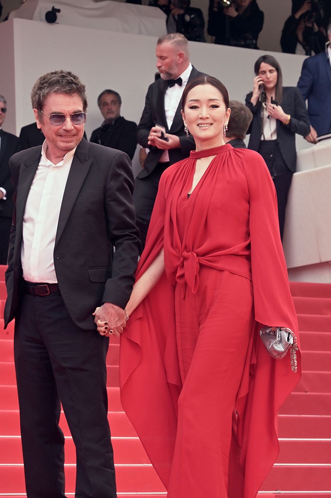 Après "Le Sorgho Rouge" Jean Michel Jarre et sa  Gong Li en mode imperatrice rouge !!