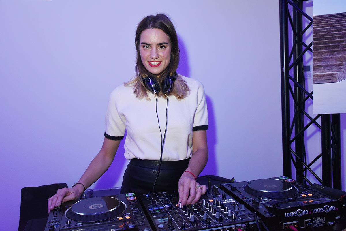 DJ Pauline de Tafmag ne fait que DJaguer aux platines