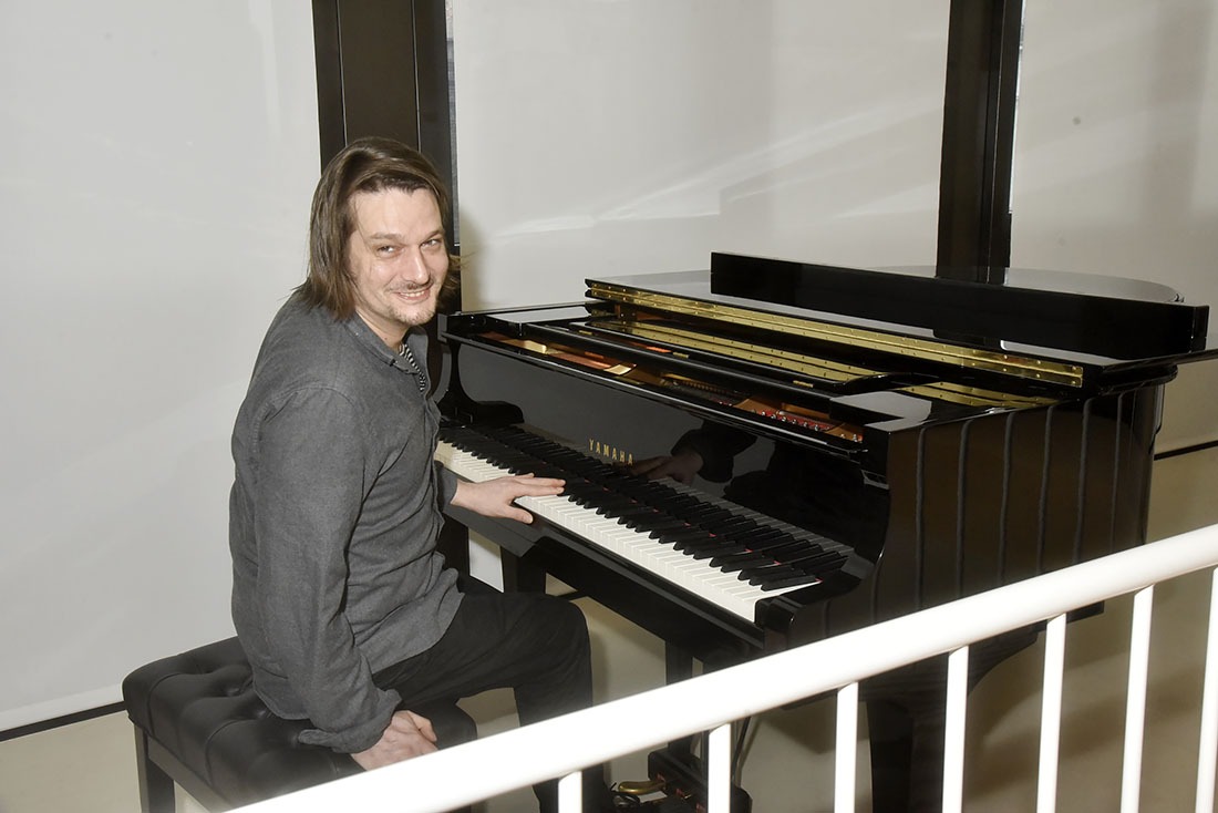 Pendant la quarantaine Jean Camille D’Ornano plink plinke du piano forte au balcon