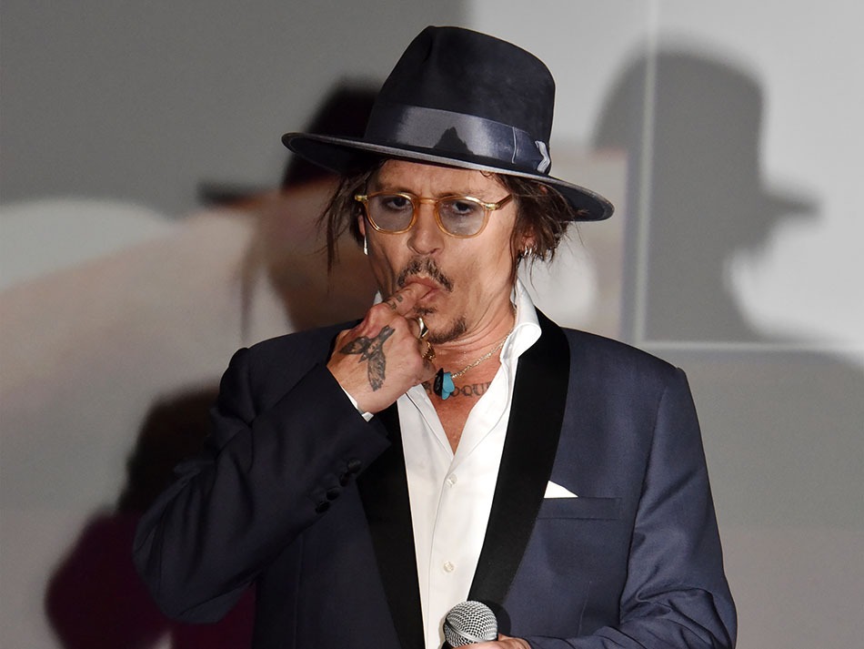 Johnny Depp en mode Johnny Deep throat… Mais des Caraibes