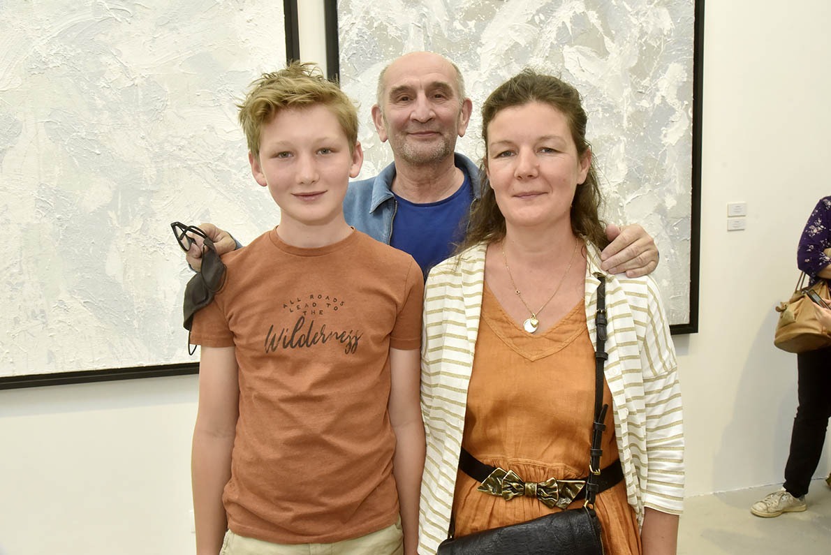 Le critique d’art Henri Francois Debailleux est venu avec son fils Jules et sa femme Emilie ! Sans masque defense immunitaire collective !