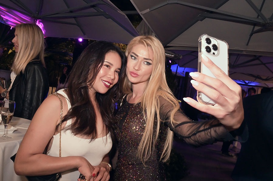 Soiree Generation 2030 du Cinema Saoudiene Makiko Yamamoto, Angelina Kali sont des filles à selfies
