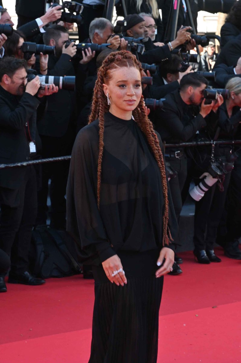 Erin Kellyman c'est la jeune actrice rousse du film de Scarlett Johansson partenaire de June Squibb
