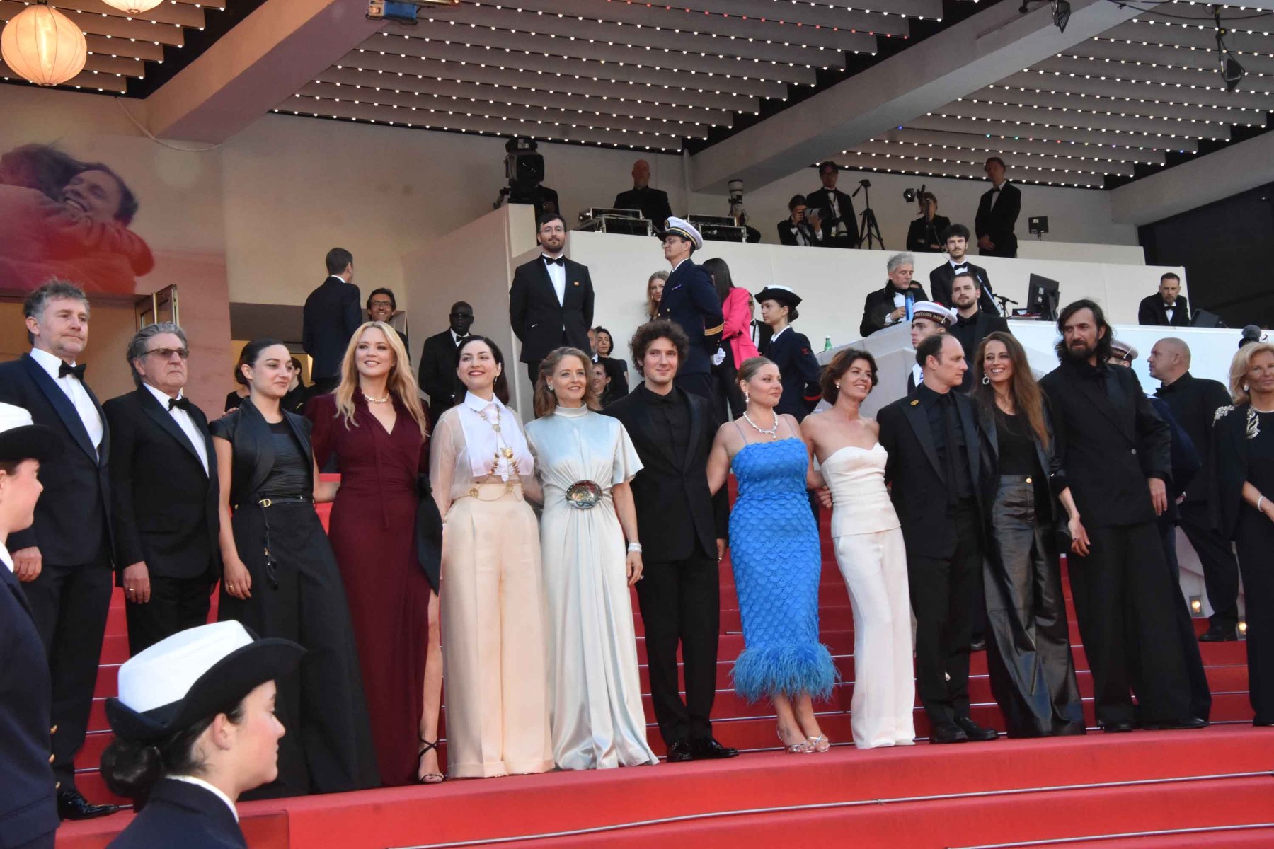 Tiens une photo de Classe à la bande à Zlotowski: Frederic Jouve, Daniel Auteuil, Luana Bajrami, Virginie Efira, Rebecca Zlotowski, Jodie Foster, Vincent Lacoste, Sophie Guillemin, Irene Jacob, guest, Anne Berest et Robin Coudert